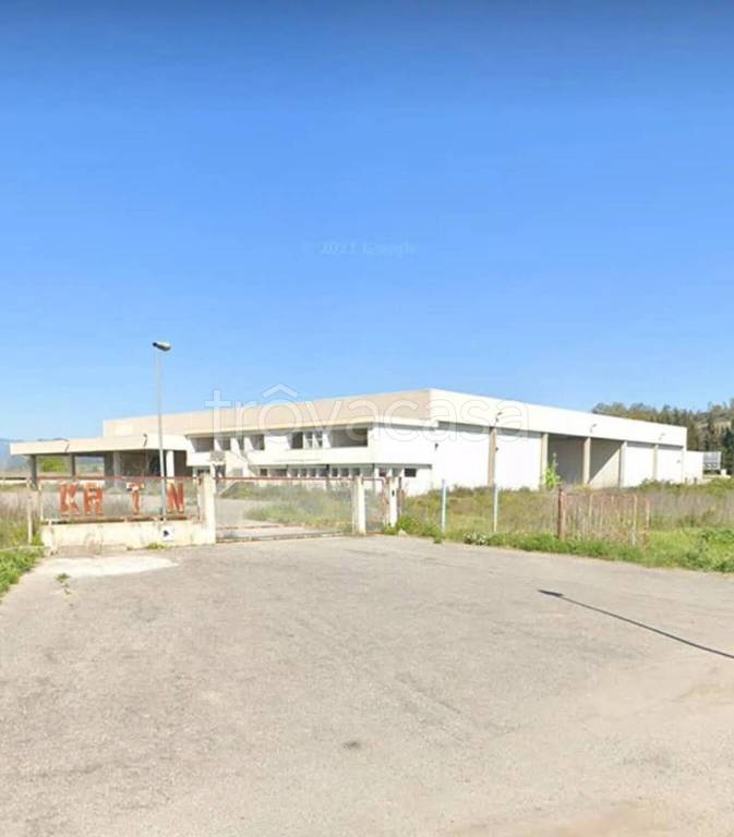 locale commerciale in vendita a Rocca di Neto