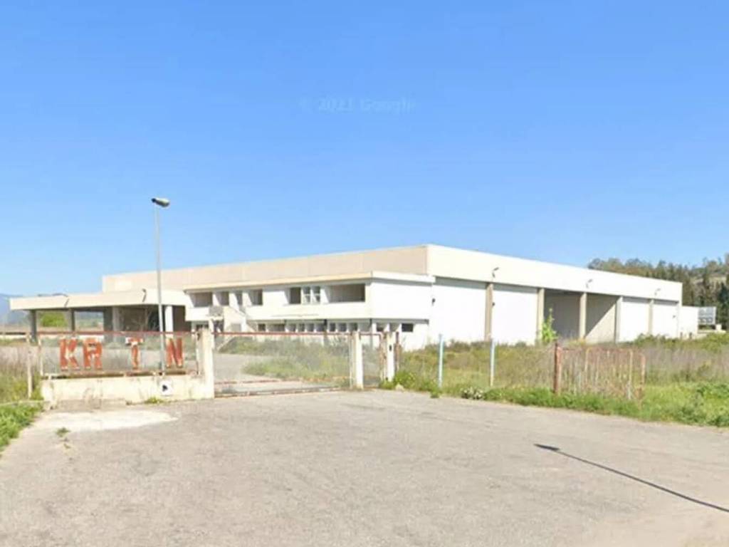 locale commerciale in vendita a Rocca di Neto