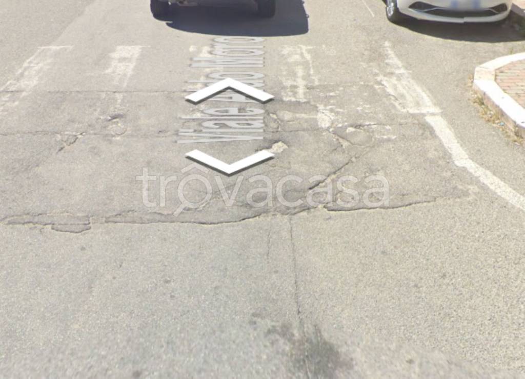 locale commerciale in vendita a Rocca di Neto