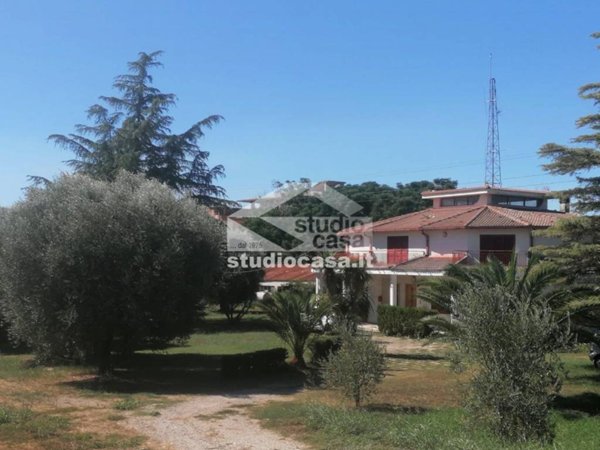 casa indipendente in vendita a Rocca di Neto