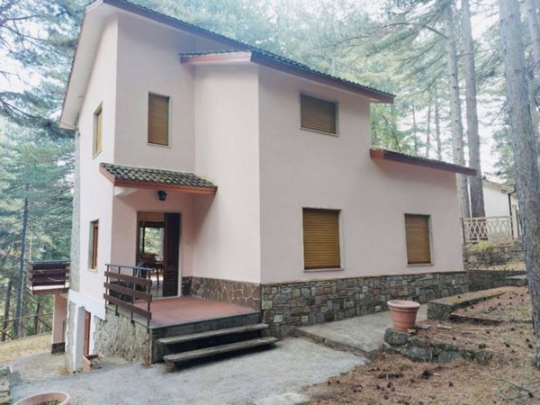 appartamento in vendita a Savelli in zona Villaggio Pino Grande