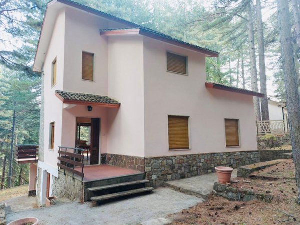 appartamento in vendita a Savelli in zona Villaggio Pino Grande