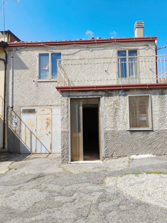 casa indipendente in vendita a Savelli