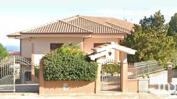 casa indipendente in vendita a Strongoli in zona Marina