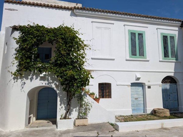 casa indipendente in vendita a Strongoli