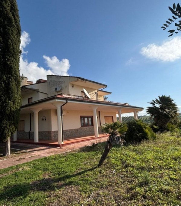 casa indipendente in vendita a Strongoli