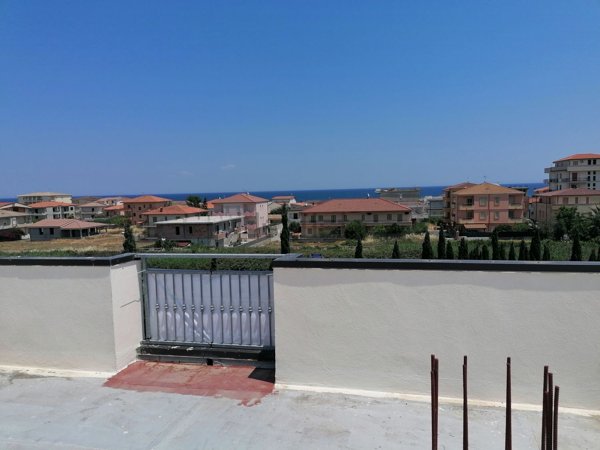 locale commerciale in vendita a Strongoli