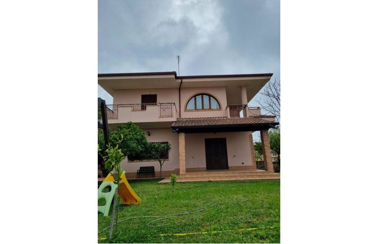 casa indipendente in vendita a Strongoli in zona Marina