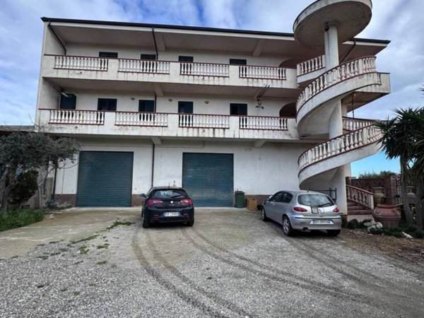 casa indipendente in vendita a Strongoli in zona Marina