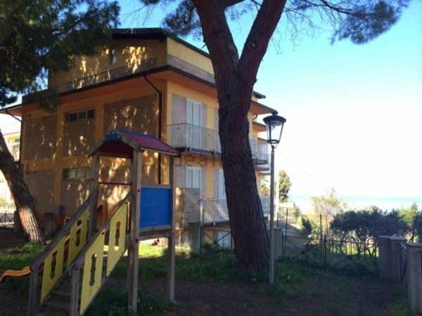 intera palazzina in vendita a Briatico