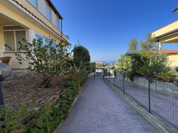 casa indipendente in vendita a Briatico