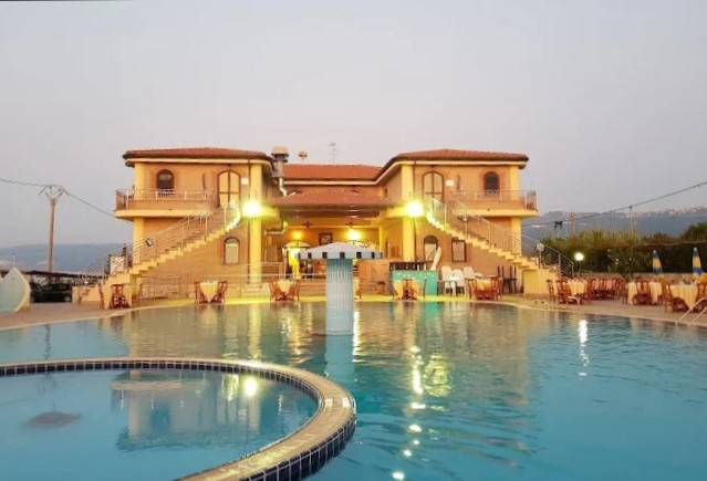 intera palazzina in vendita a Briatico