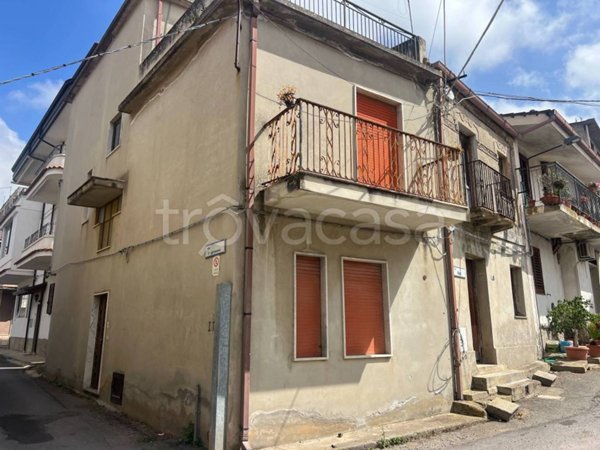 casa indipendente in vendita a Cessaniti in zona Pannaconi