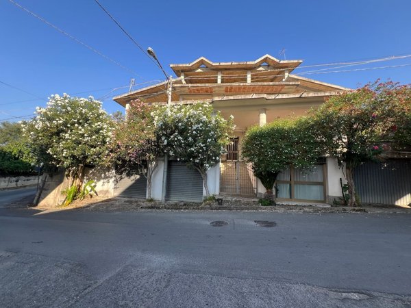 casa indipendente in vendita a Cessaniti in zona Pannaconi