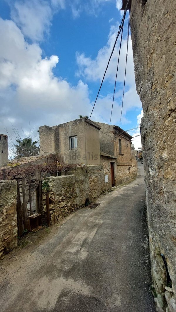 casale in vendita a Drapia in zona Carìa