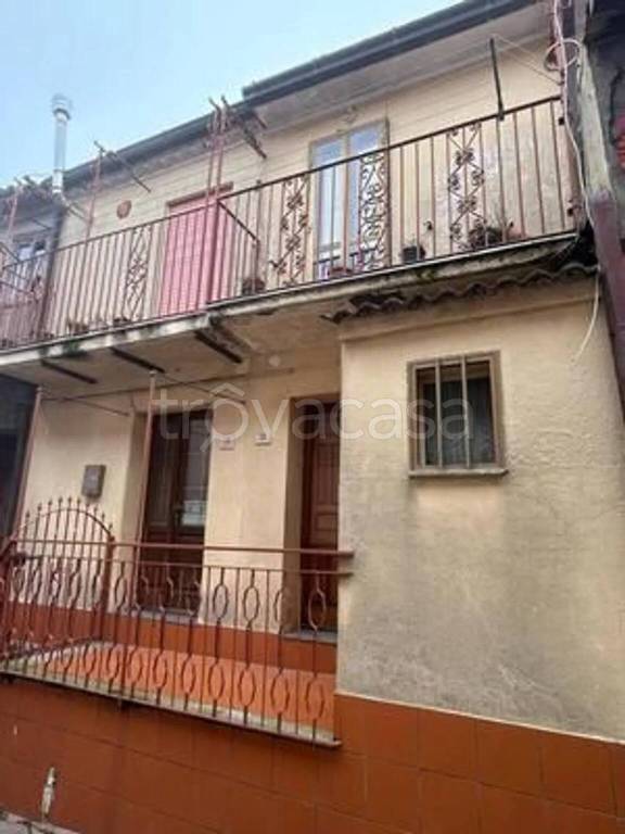 casa indipendente in vendita a Fabrizia