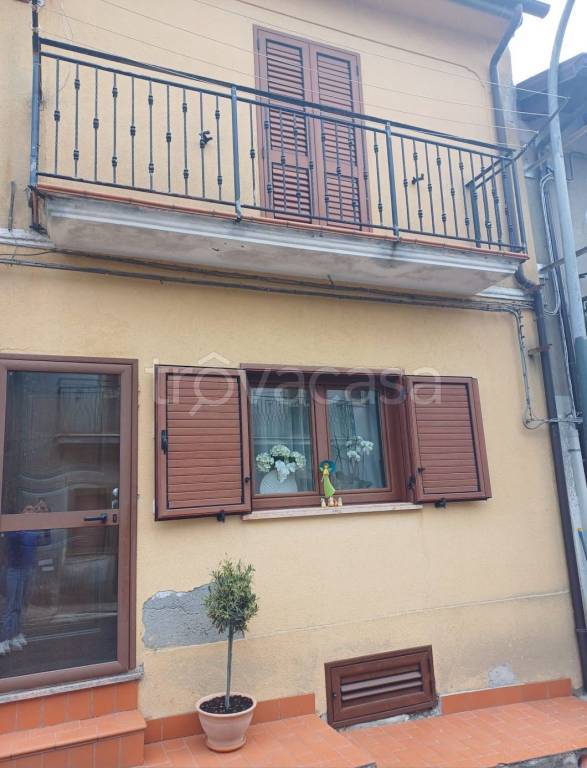 casa indipendente in vendita a Fabrizia