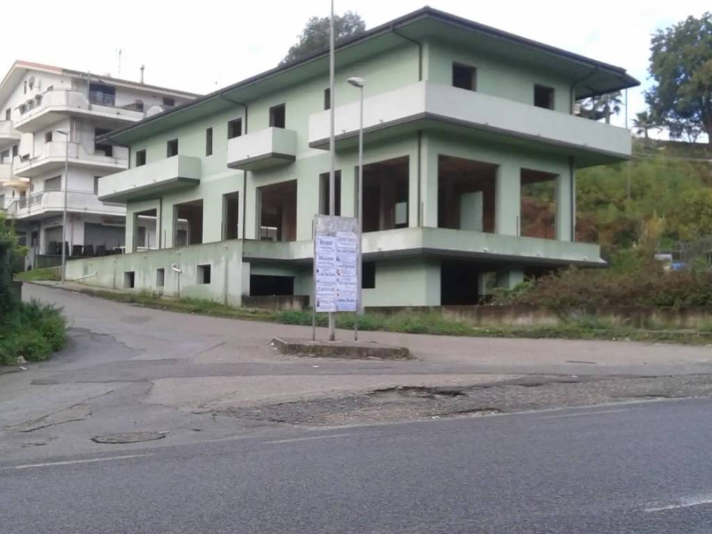 intera palazzina in vendita ad Ionadi