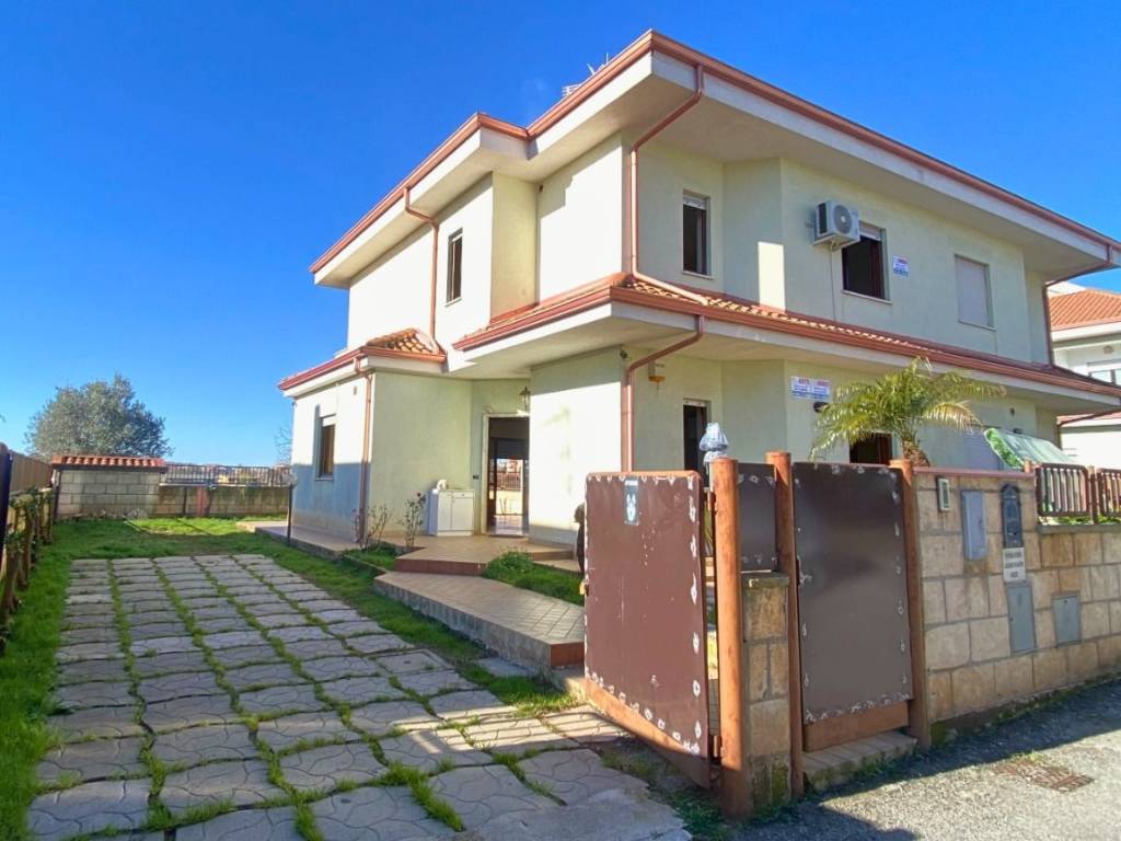 casa indipendente in vendita ad Ionadi in zona Vena