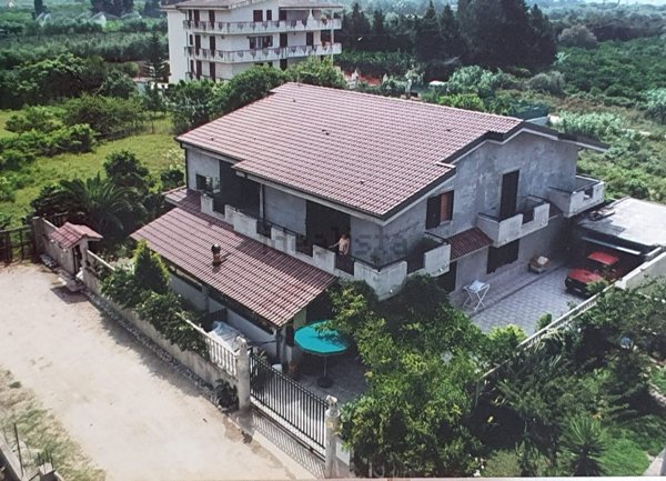 casa semindipendente in vendita a Nicotera in zona Marina