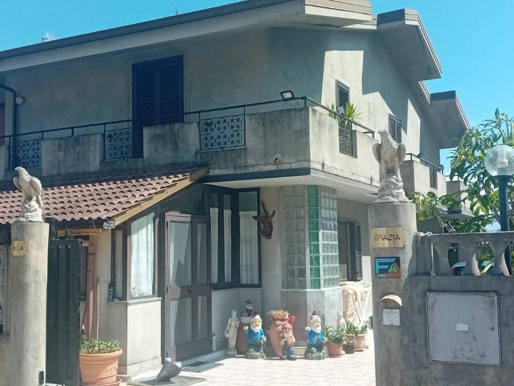casa indipendente in vendita a Nicotera in zona Marina
