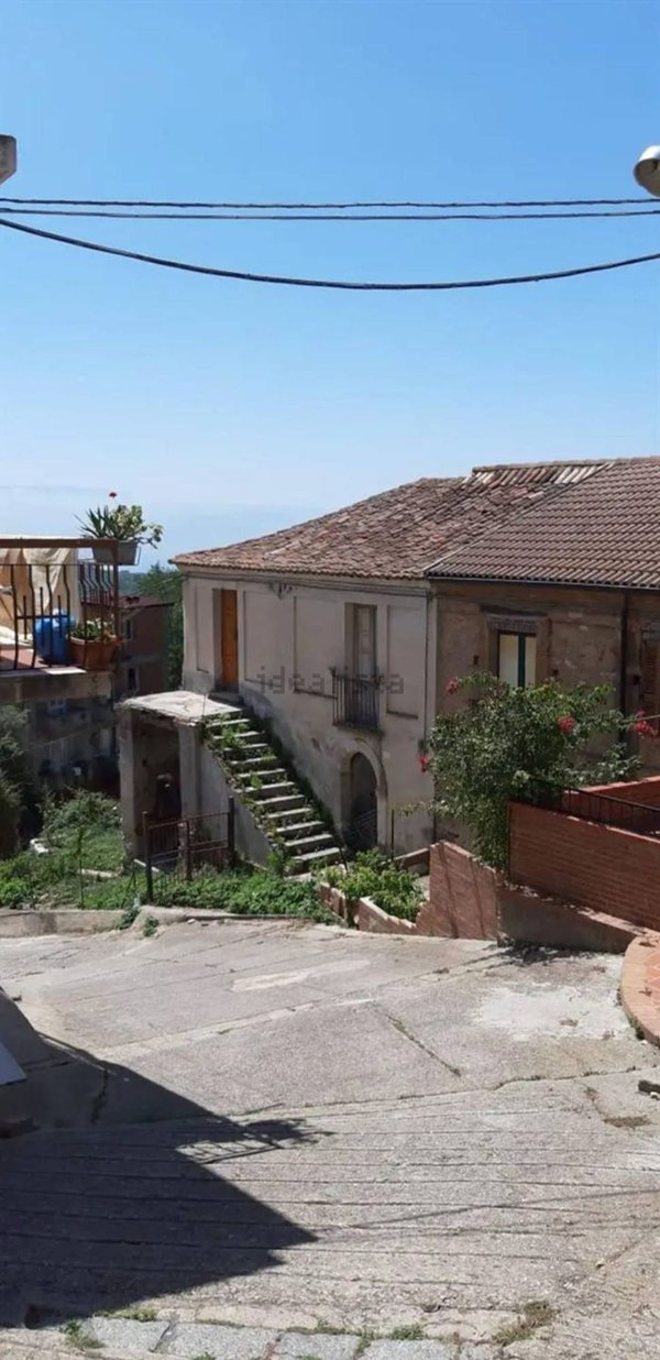 casa indipendente in vendita a Nicotera in zona Marina