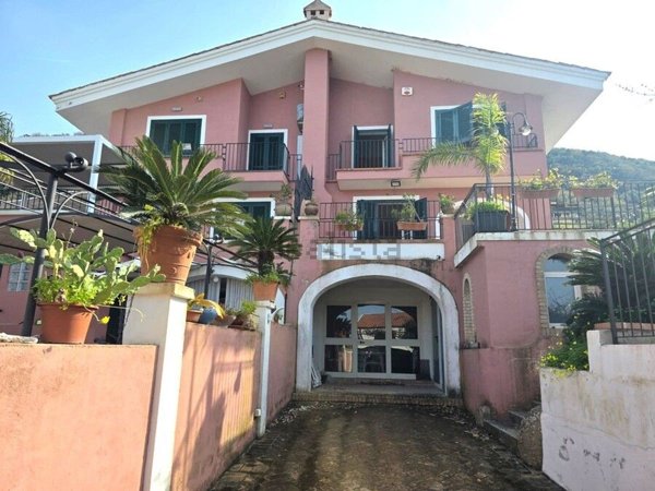 casa indipendente in vendita a Parghelia