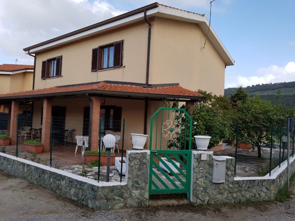 casa indipendente in vendita a Pizzo