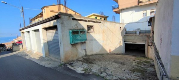 locale di sgombero in vendita a Pizzo
