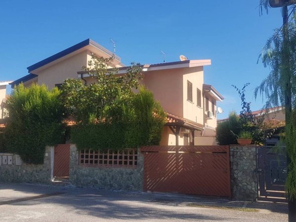 casa indipendente in vendita a Pizzo