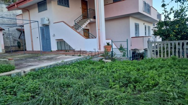 casa indipendente in vendita a Pizzo