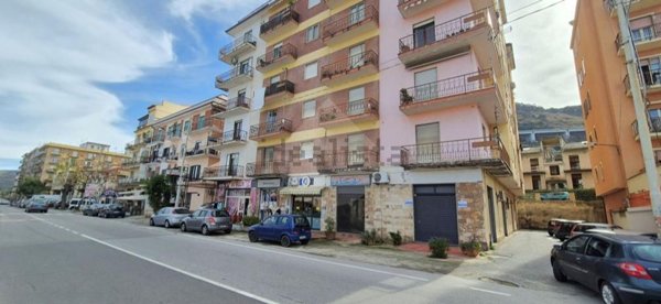 locale commerciale in vendita a Pizzo