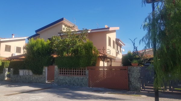 casa indipendente in vendita a Pizzo