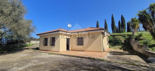 casa indipendente in vendita a Pizzo
