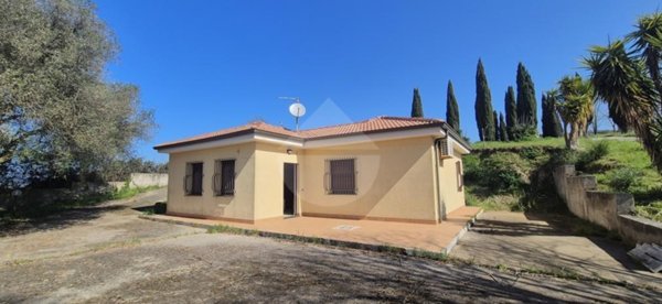 casa indipendente in vendita a Pizzo