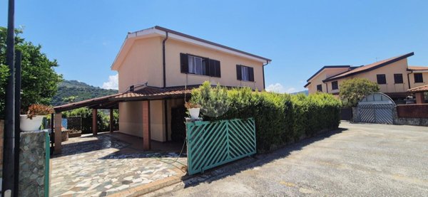 casa indipendente in vendita a Pizzo