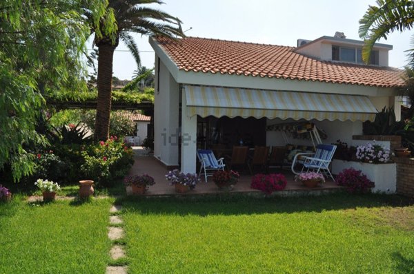 casa indipendente in vendita a Ricadi in zona Santa Maria