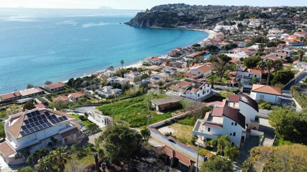 casa indipendente in vendita a Ricadi in zona Capo Vaticano