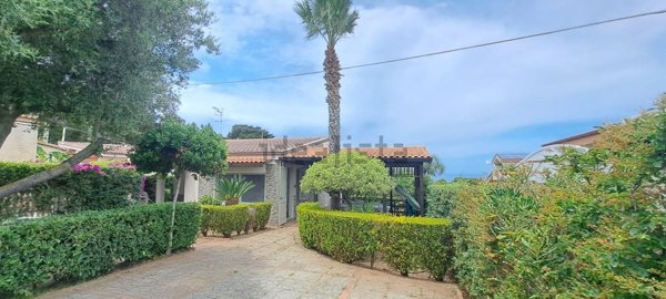 casa indipendente in vendita a Ricadi