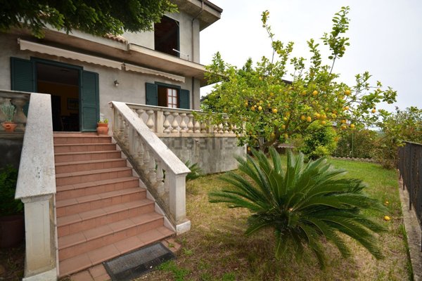 casa indipendente in vendita a Sant'Onofrio