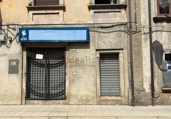 locale commerciale in vendita a Serra San Bruno