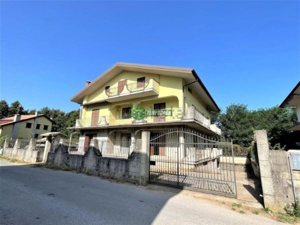 casa semindipendente in vendita a Serra San Bruno