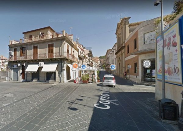locale commerciale in vendita a Vibo Valentia in zona Centro Città