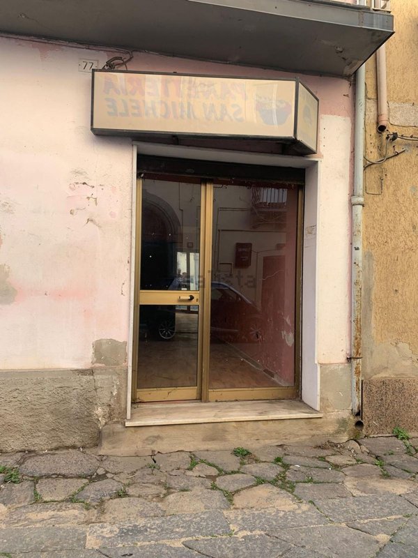 locale commerciale in vendita a Vibo Valentia in zona Centro Città