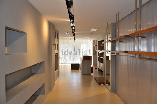 locale commerciale in vendita a Vibo Valentia in zona Centro Città