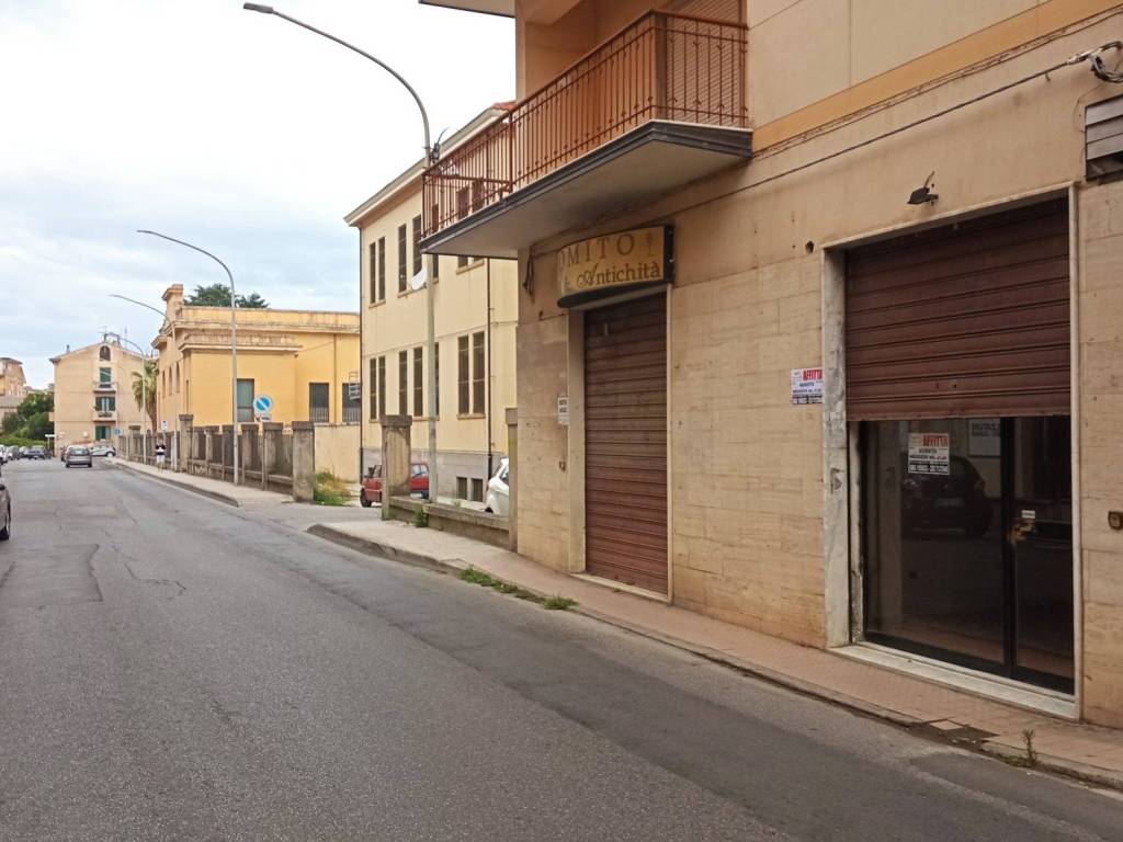 negozio in vendita a Vibo Valentia in zona Centro Città