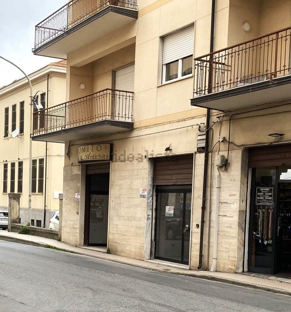 locale commerciale in vendita a Vibo Valentia in zona Centro Città