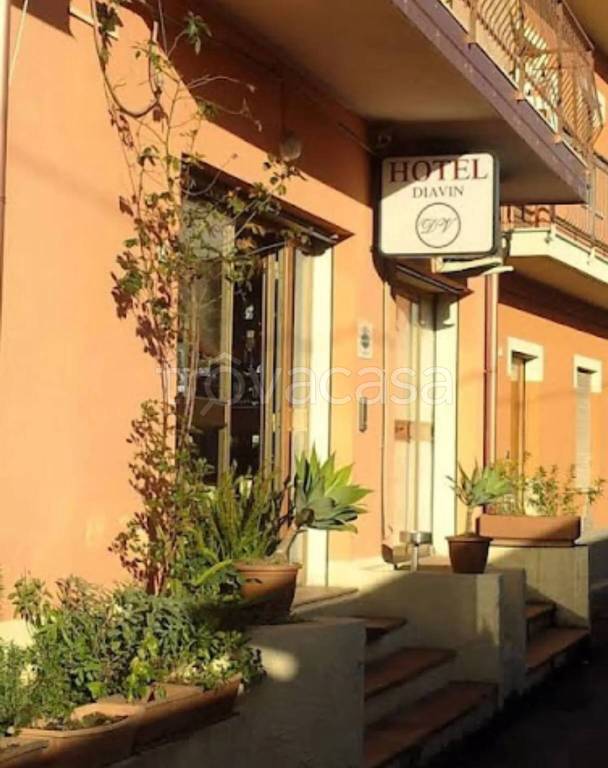 negozio in vendita a Vibo Valentia in zona Vibo Marina