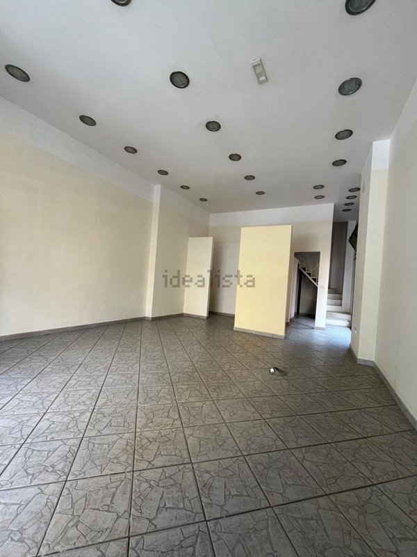 negozio in vendita a Vibo Valentia in zona Centro Città