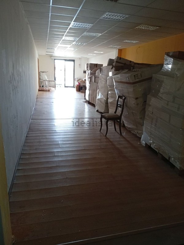 locale commerciale in vendita a Vibo Valentia in zona Centro Città